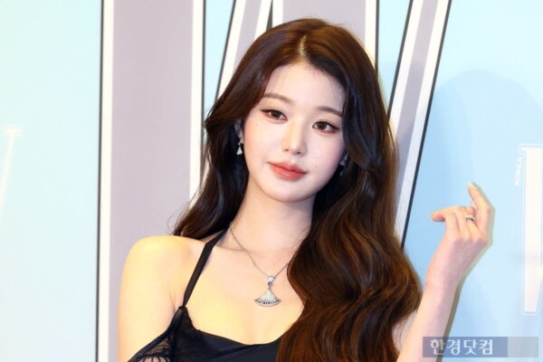 [뉴스] 명품 가방에 목걸이·향수까지…억소리 나는 팬 조공, 결국