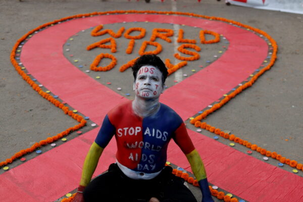 [뉴스] “살기 위해 받은 혈액인데”…인도서 HIV 오염 수혈로 병 얻은 아이들