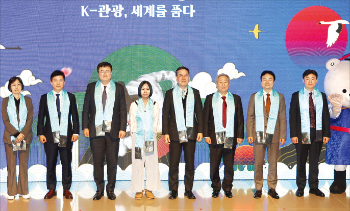 [뉴스] 1.68초마다 한 명…K열풍에 방한 관광객 역대 최대