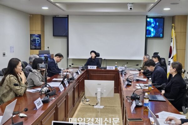 [뉴스] “내 코인, 거래소 못 믿어 지갑으로 뺀다”… 1000만 개미들의 ‘각자도생’