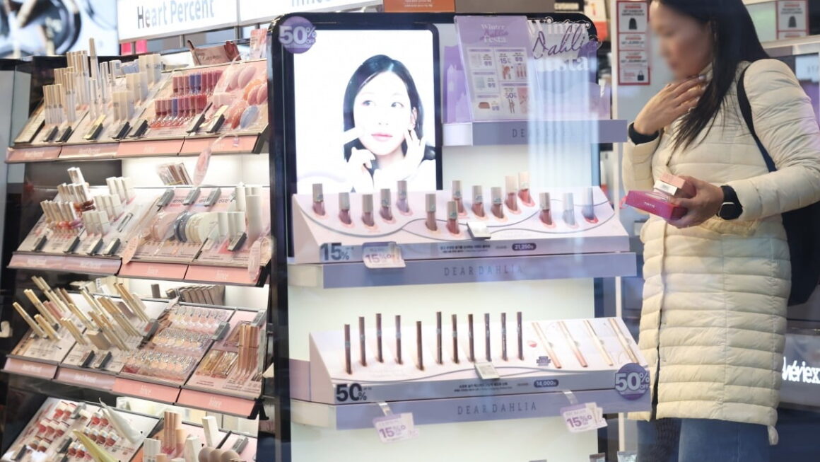 [뉴스] 글로벌 K뷰티 소비자들, 주문 건당 화장품 23만원어치 산다