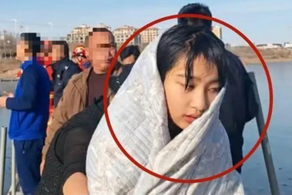 [뉴스] “제가 구할게요”…얼음호수에 빠진 4세 구하려고 뛰어든 미모女의 정체