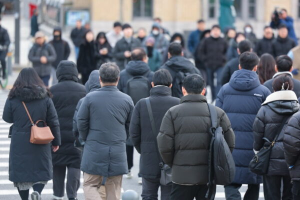 [뉴스] 오랜만에 코트 입고 출근했더니…김 대리, 오늘 소개팅 나가?