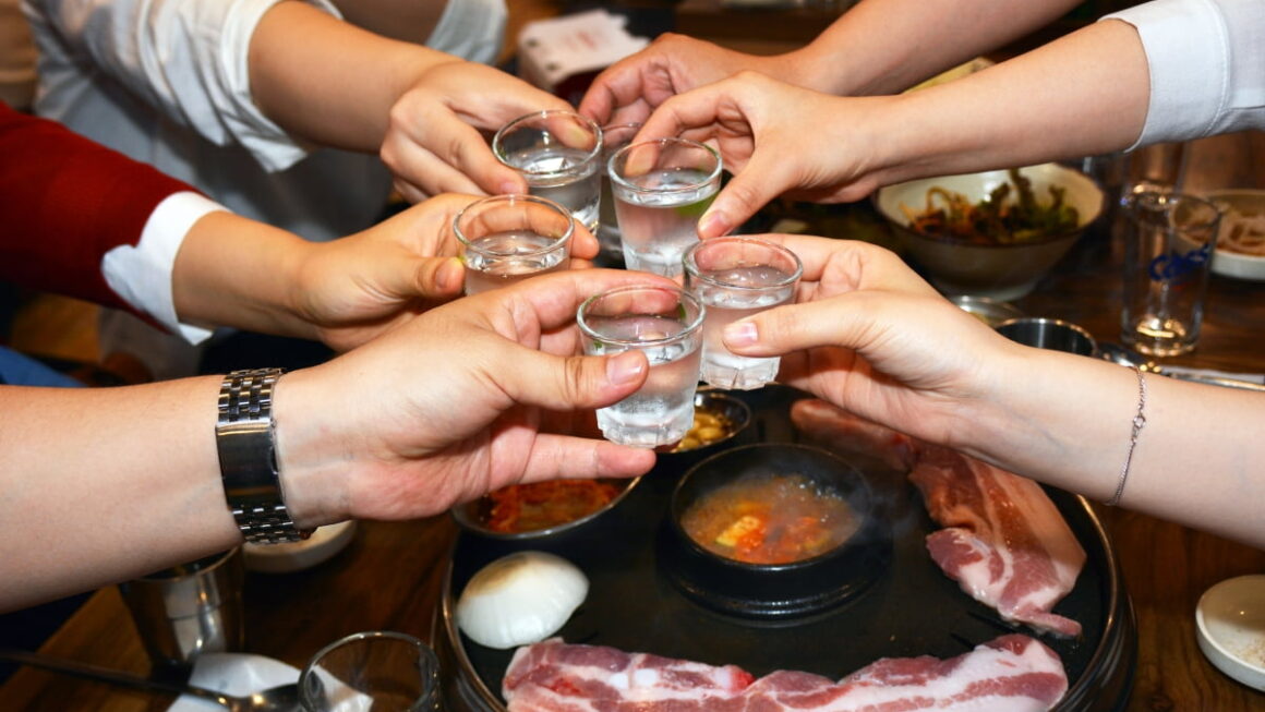 [뉴스] 회식 직후 속쓰림은 위염, 윗배 통증 등까지 뻗어가면 급성 췌장염 의심