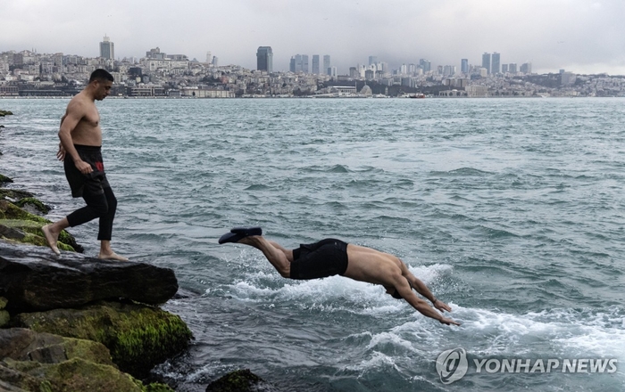 [뉴스] 규모 7.0 이상 지진 가능성 나왔다…4개 대륙판 둘러싸인 이 나라