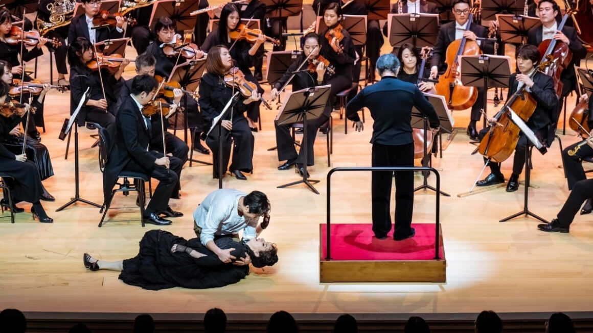 [뉴스] 15분간 박수갈채…콘서트 오페라 새 역사 쓴 정명훈의 