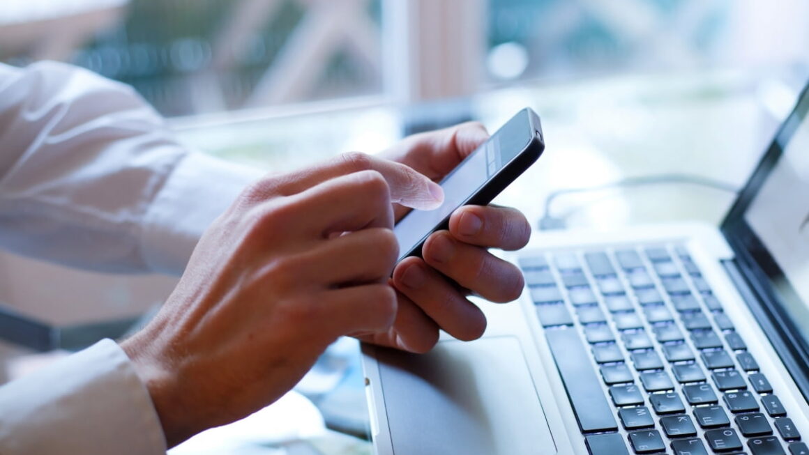 [뉴스] AI 광고 표기에 등돌린 소비자들…마케팅 효과 급감