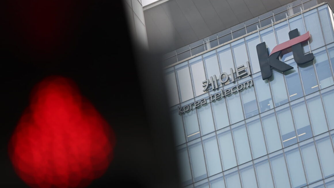 [뉴스] KT 대신 SKT 11일간 21만명 이탈…위약금 면제 곧 종료