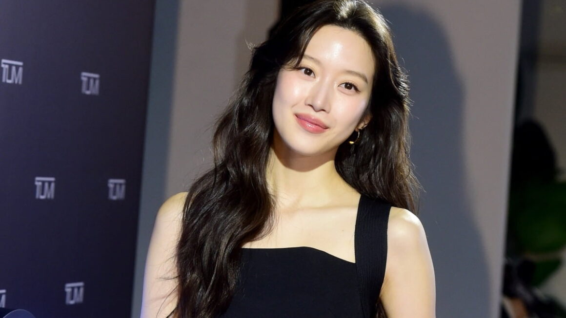 [뉴스] 얼굴 붓고, 체력 안 따라주고…20대 문가영 건강 이상