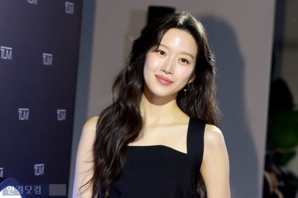 [뉴스] 얼굴 붓고, 체력 안 따라주고…20대 문가영 건강 이상