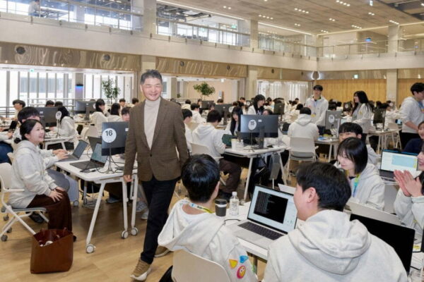 [뉴스] 카카오 김범수, 2년 만의 공개행보…주1회 아이디어 실행해야