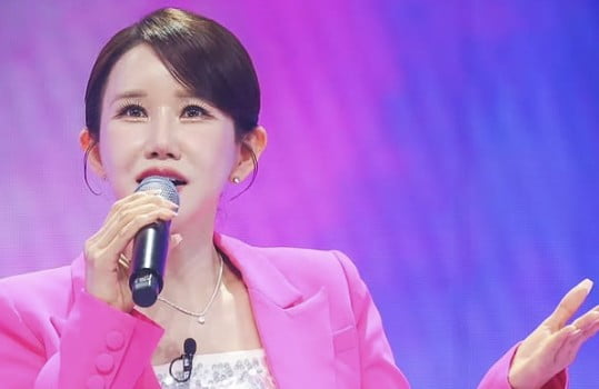 [뉴스] 김다나, 미스트롯4 경연 중 긴급 뇌수술? 이마 혈관 염증