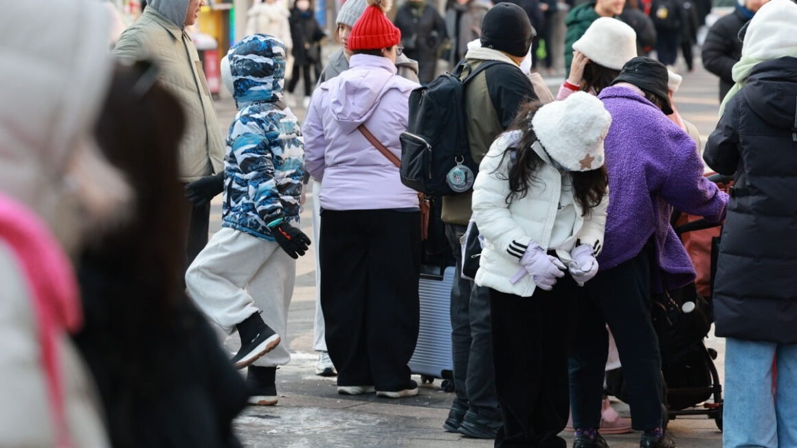 [뉴스] 냉동고 한파도 못 말렸다…쇼핑 1번지에 외국인 바글바글