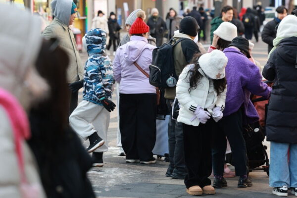 [뉴스] 냉동고 한파도 못 말렸다…쇼핑 1번지에 외국인 바글바글