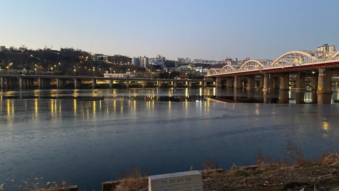 [뉴스] 꽁꽁 얼어붙은 한강…평년보다 일주일이나 빨랐다