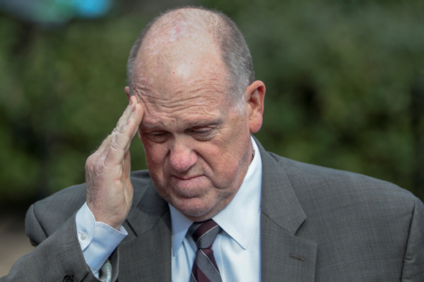 [뉴스] 이민단속 총격 수습나선 트럼프…막말러 자르고 국경 차르 급파