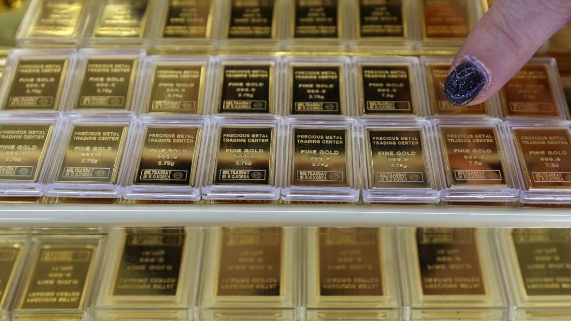 [뉴스] 금값 치솟았는데…13년동안 안 사고 보기만 한 한국은행