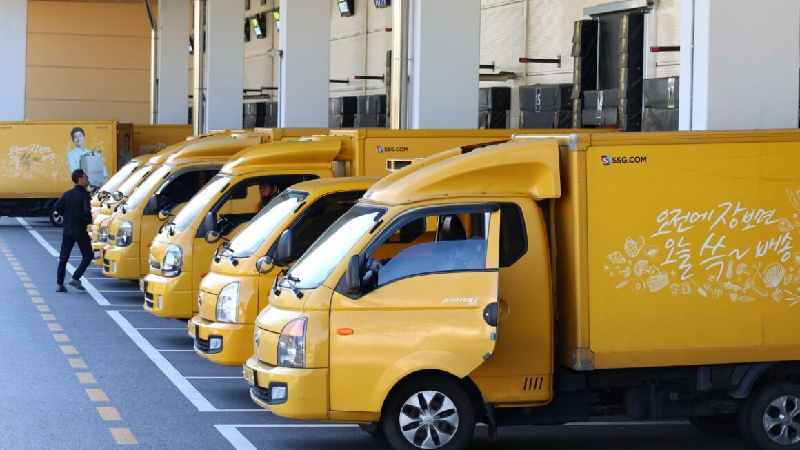 [뉴스] 물 들어왔다…쿠팡 공백 파고든 경쟁사들, 주문·이용자 급증