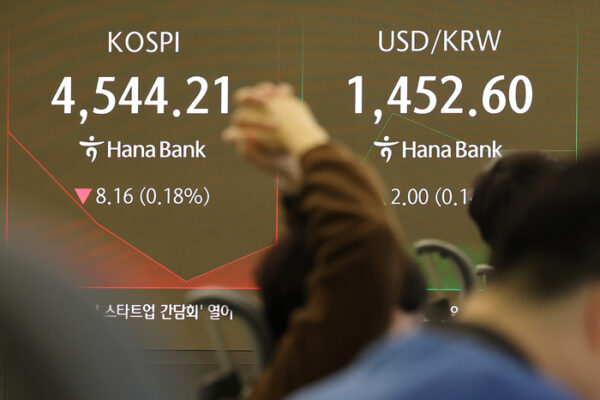 [뉴스] “삼전닉스가 국룰이라면, 화끈하게 2배로”…홍콩으로 달려간 개미들