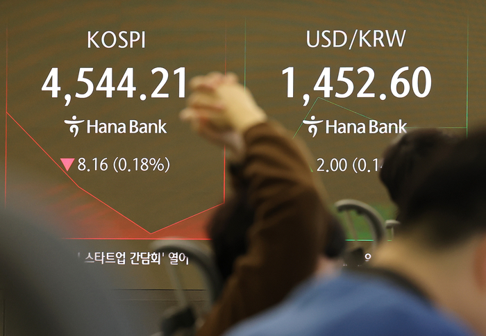 [뉴스] “삼전닉스가 국룰이라면, 화끈하게 2배로”…홍콩으로 달려간 개미들