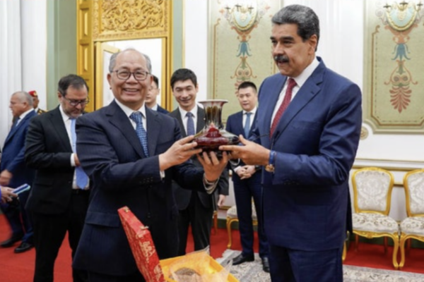 [뉴스] 마두로 체포될 때 시진핑 특사 방문 중…중국 “매우 경악, 강력 규탄”