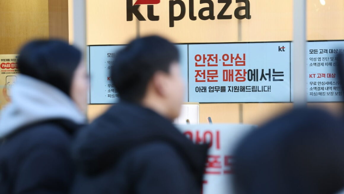[뉴스] KT 위약금 면제 첫날 뚜껑 열어보니…1만명 이상 이탈