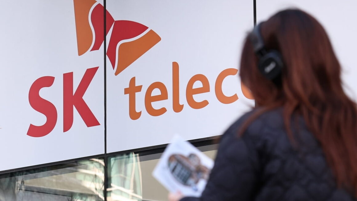 [뉴스] SKT, 개인정보 유출 과징금 1300억원 취소 행정소송 제기