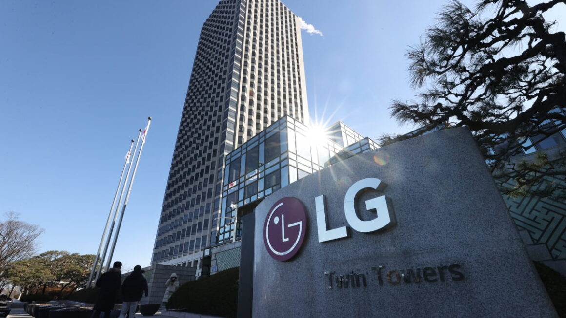 [뉴스] LG TV 흑자전환에 즉답 피해…몸 낮춘 경영진 이유 보니