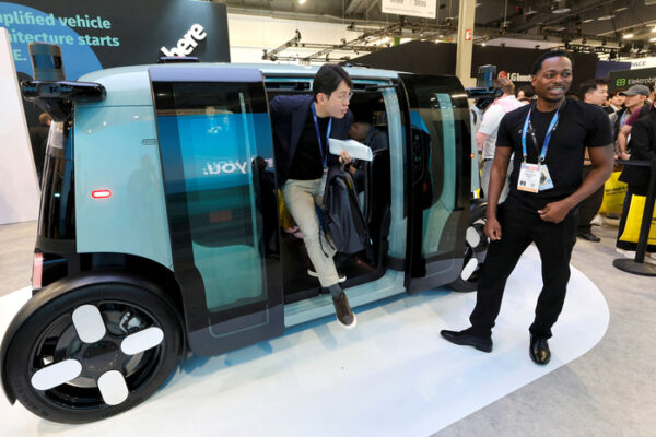 [뉴스] “자율주행차, 언제쯤 믿고 탈까?”…기술력 두고 ‘머스크 vs 젠슨황’ 정면 충돌 [박민기의 월드버스]