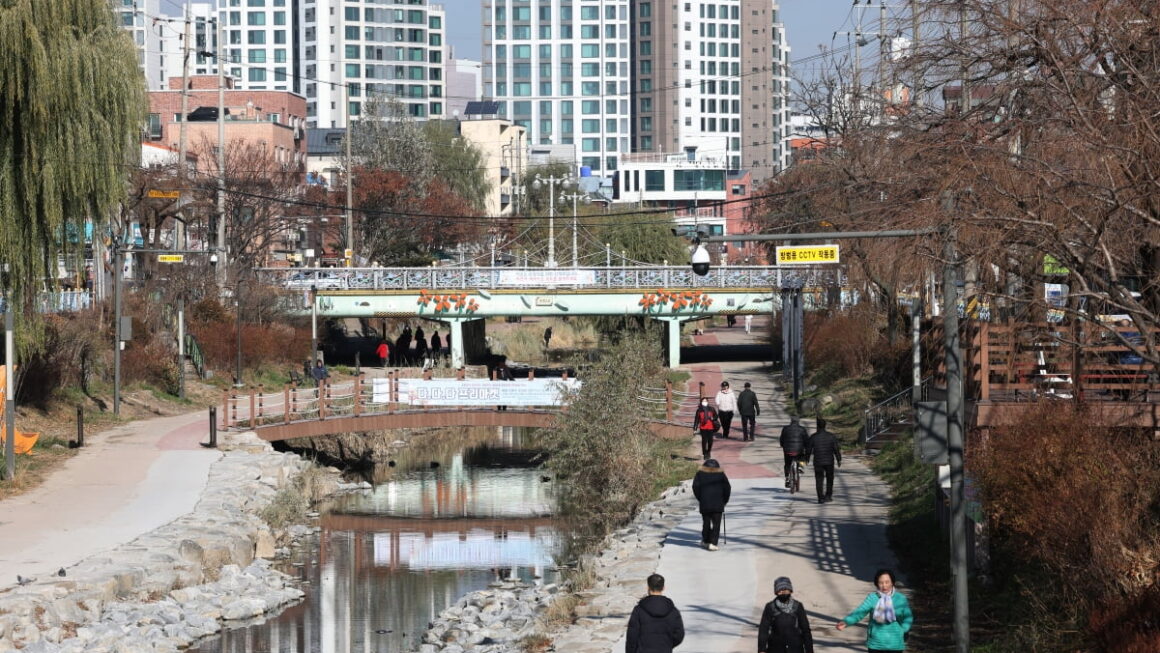 [뉴스] 맑고 포근한 일요일…낮 최고 14도, 평년 보다 높아