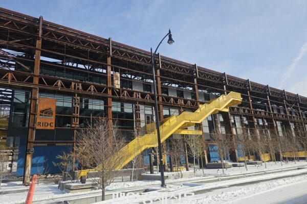 [뉴스] 미국 피츠버그·한국 창원, 굴뚝 도시의 ‘반전 드라마’…주연은 AI