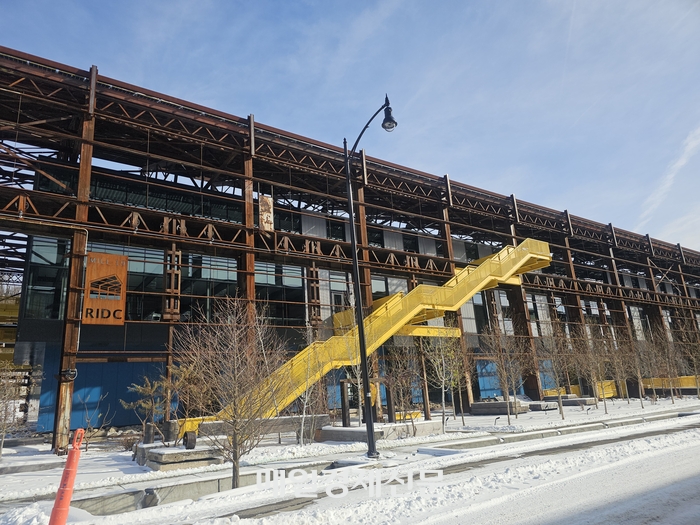 [뉴스] 미국 피츠버그·한국 창원, 굴뚝 도시의 ‘반전 드라마’…주연은 AI