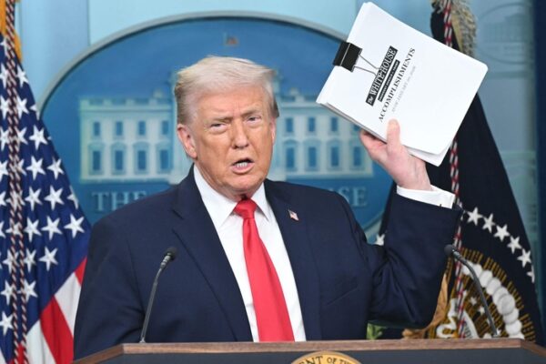 [뉴스] “한국·일본서 막대한 자금 확보”…맥락없이 자화자찬 쏟아낸 美대통령