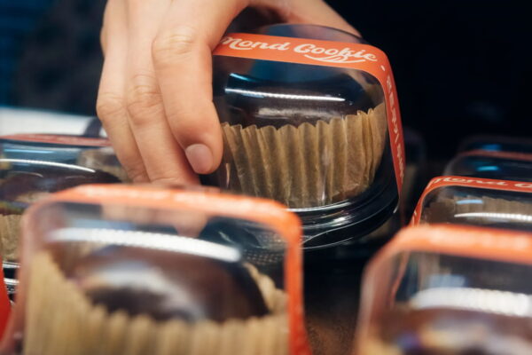 [뉴스] 배송만 하루 2만개…원조 두쫀쿠 43억 쓸어담은 비결