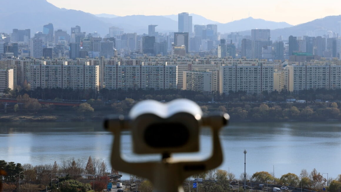 [뉴스] 서울 2주택 50대 부부…강남 똘똘한 한 채 꿈 접으라는데