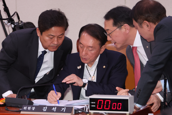 [뉴스] 與 외통위 “국힘, 비준 고집 멈춰야…대미특별법 통과 협조하길”