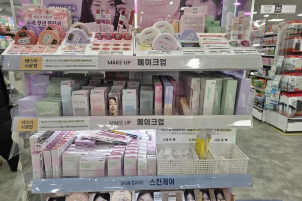 [뉴스] 1020 청소년·대학생이 사가는 줄 알았는데…초저가 화장품의 반전