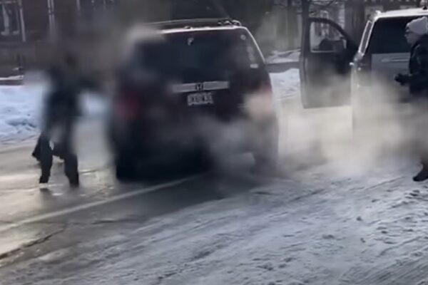[뉴스] 도망치려했는데 단속 요원 차로 치려했다니…총격 사망 여성 영상 ‘대반전’