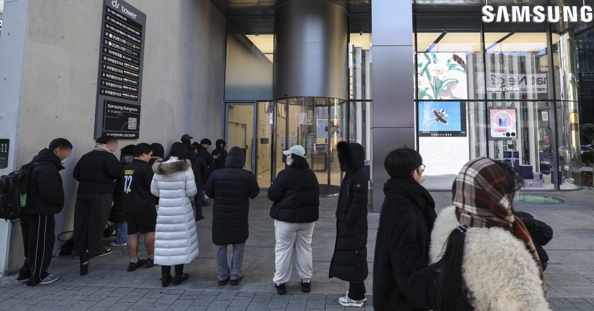 [뉴스] 갤럭시 Z 트라이폴드 3차 판매 시작