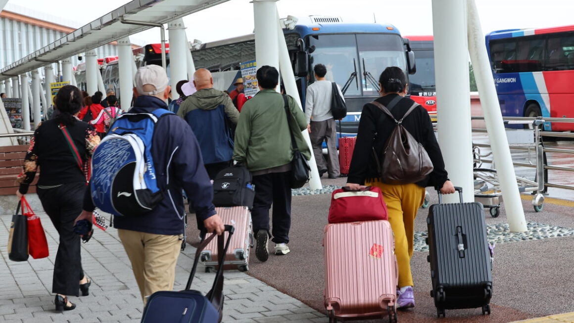 [뉴스] 中 대학생 인기 해외여행지 1위 등극하더니…항공권 불티