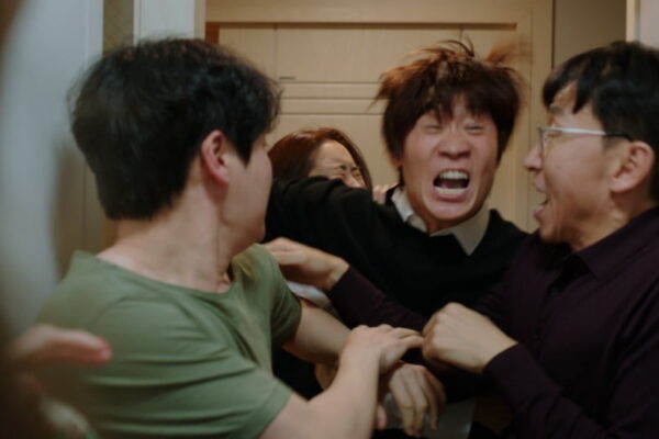 [뉴스] 안온한 식탁에서 시작해 난장판으로 끝나는 영화 직사각형, 삼각형