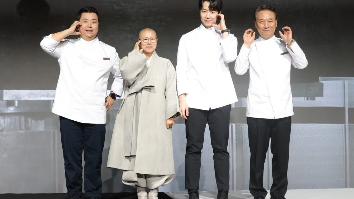 [뉴스] 바뀐 건 없는데 예약 폭주…흑백요리사 효과에 외국서도 성지순례 [트렌드+]