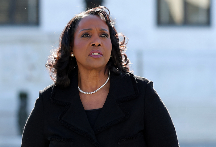 [뉴스] 트럼프 ‘리사 쿡 해임’ 무리수에…보수 대법관도 “연준 독립성 훼손”