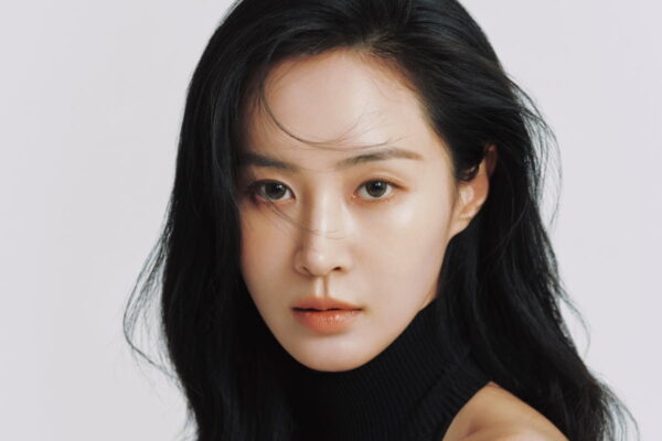 [뉴스] 권유리, 6년 만에 연극 컴백…말벌 출연 확정