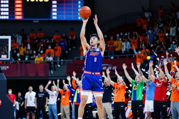 라멜로 볼 3점 9개 폭발! 호넷츠, 레이커스 135-117 완파