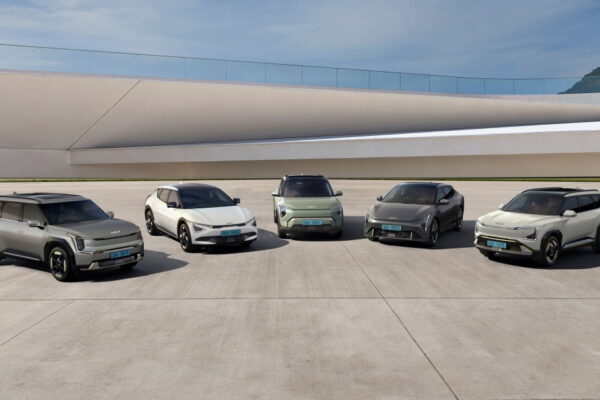 [뉴스] 기아도 전기차 가격전쟁 합류…EV6 300만원 내려