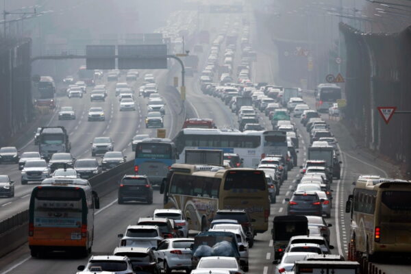[뉴스] 설 전날 오후 고속도로 일부 정체…서울→부산 4시간40분