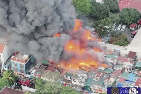 [뉴스] 바람 핀 아내에 분노, 집에 불 질렀다 그만…이웃집 최소 300채 전소