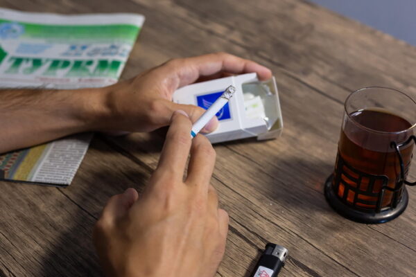 [뉴스] 5만원짜리 한장 내밀어도 못사는 담배…급락하던 흡연률 자랑하던 이 나라, 예상 못한 강적 만났다는데 [박민기의 월드버스]