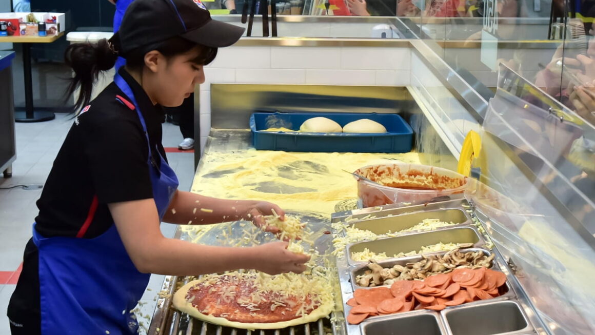 [뉴스] 1분이면 피자 3판 뚝딱…한국 도미노피자, 아태 FPM 우승자 배출